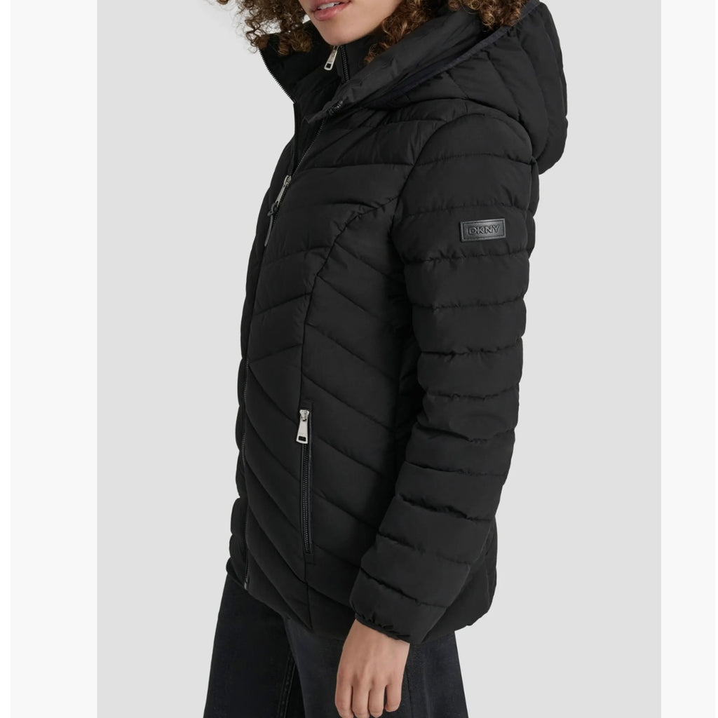 DKNY SHORT STRETCH HOODED PACKABLE PUFFER JACKET