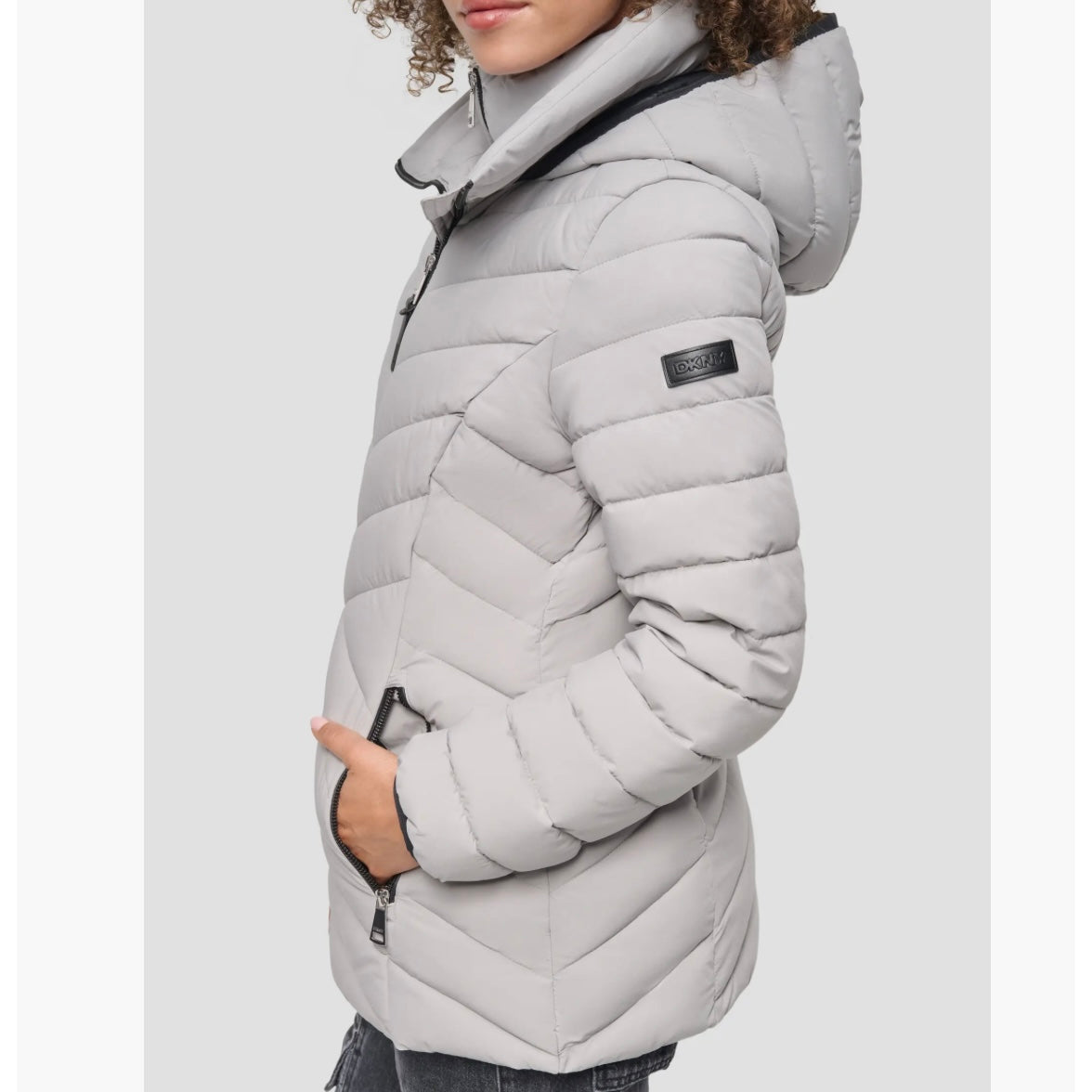 DKNY SHORT STRETCH HOODED PACKABLE PUFFER JACKET