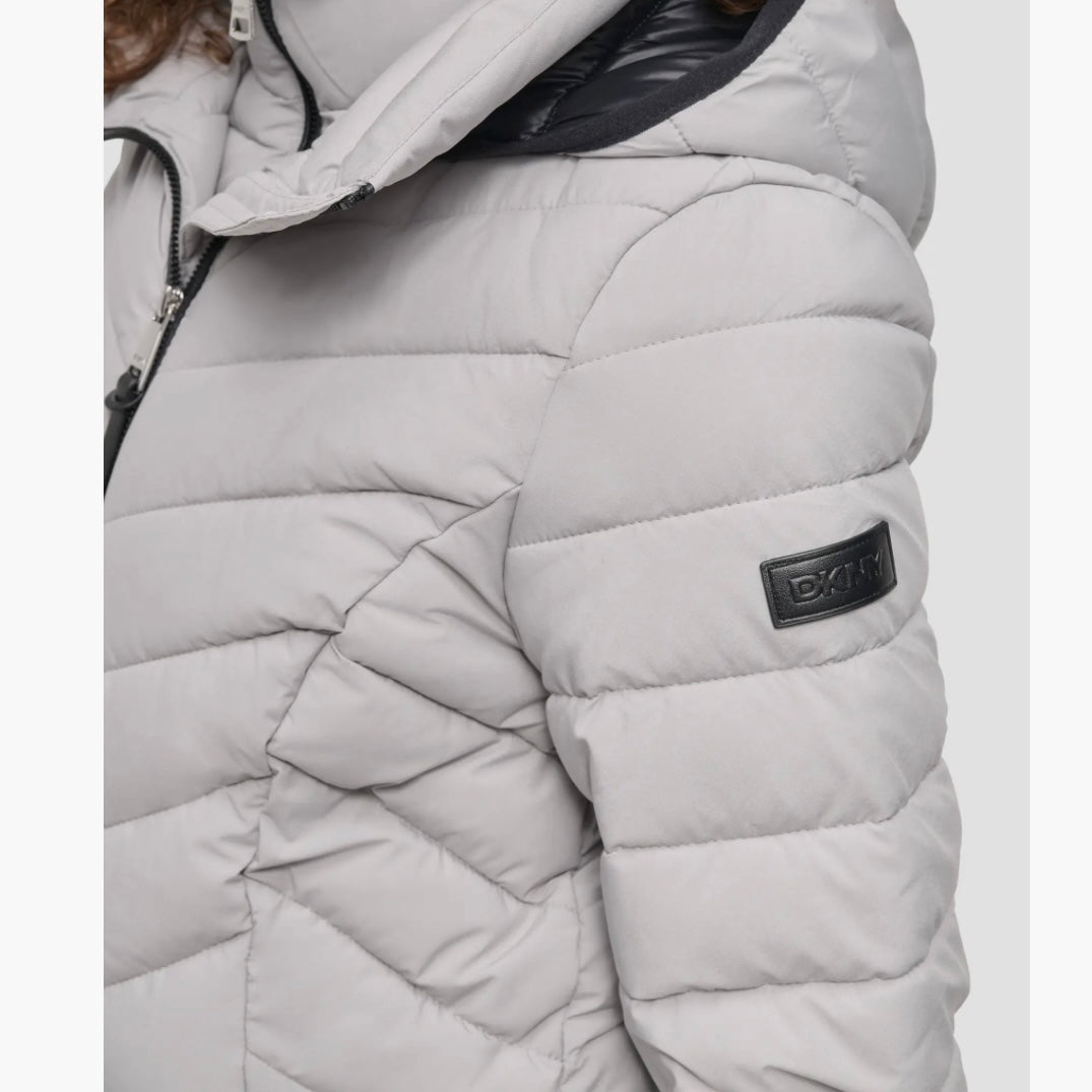 DKNY SHORT STRETCH HOODED PACKABLE PUFFER JACKET