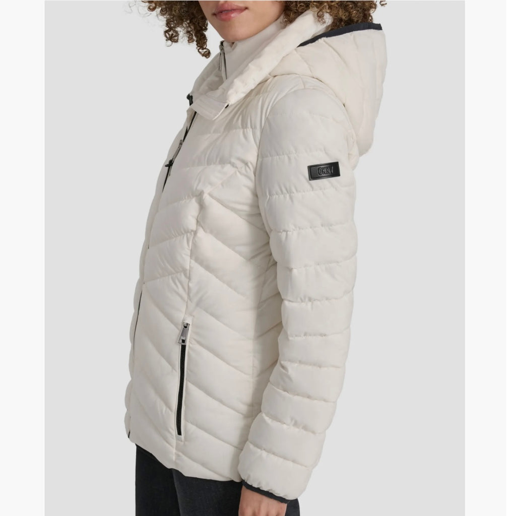 DKNY SHORT STRETCH HOODED PACKABLE PUFFER JACKET
