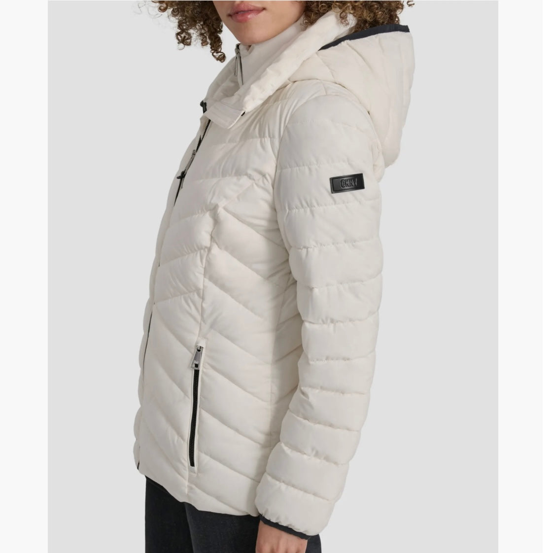 DKNY SHORT STRETCH HOODED PACKABLE PUFFER JACKET