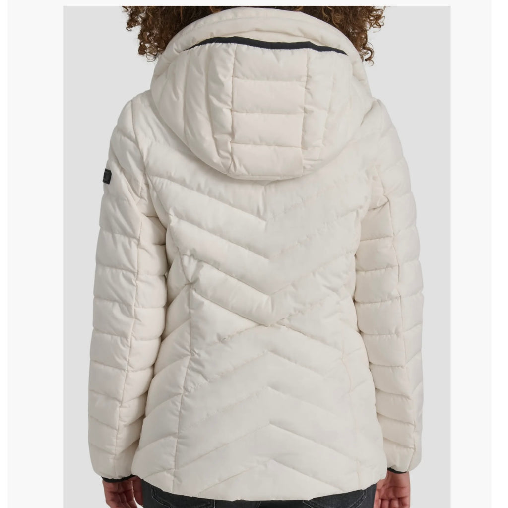 DKNY SHORT STRETCH HOODED PACKABLE PUFFER JACKET
