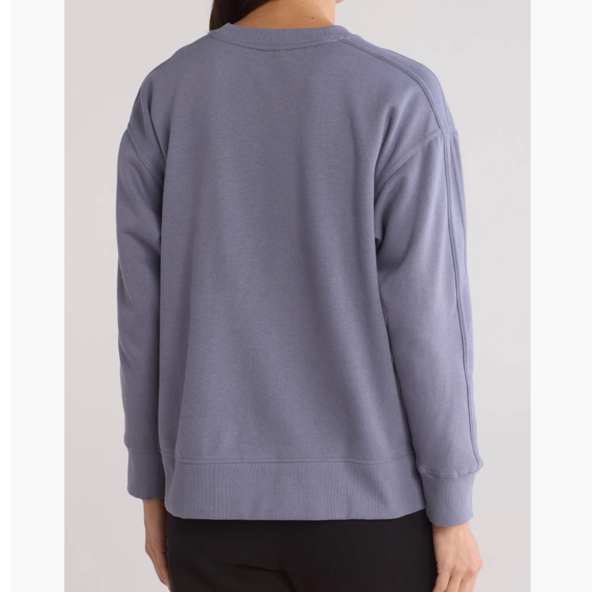 DKNY LOGO FLEECE HIGH-LOW SWEATSHIRT