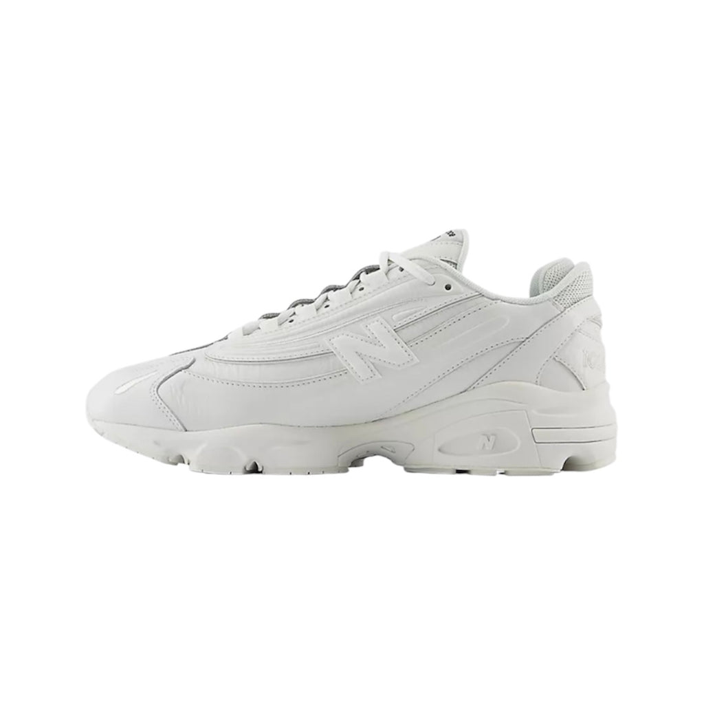 NEW BALANCE 1000 SNEAKERS (WOMEN)